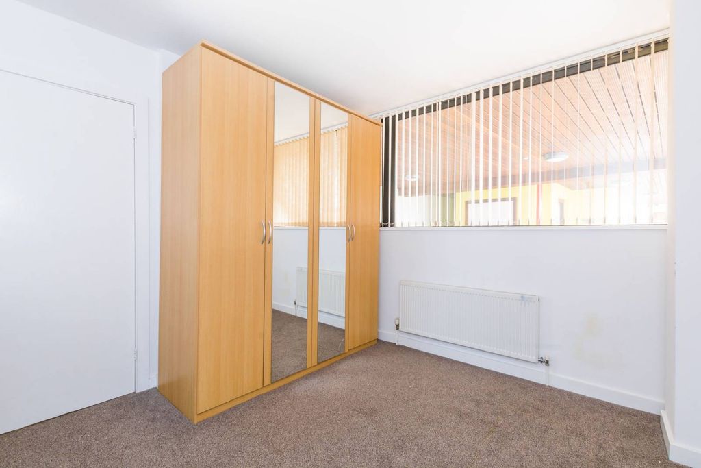 Property photo 3 of 4