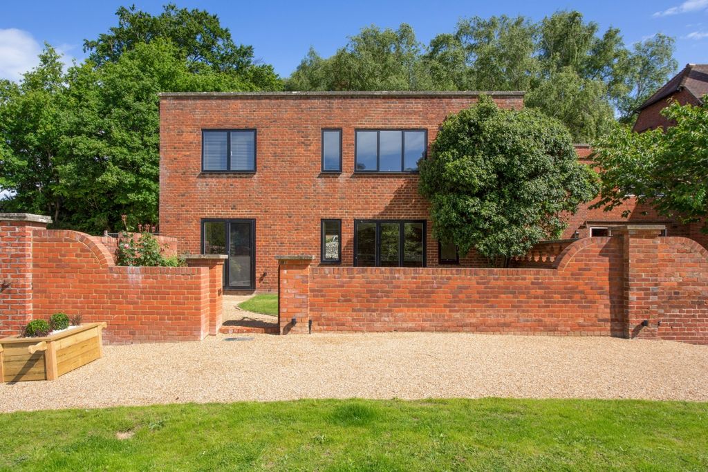 Property photo 1 of 14 Downash House Plo...