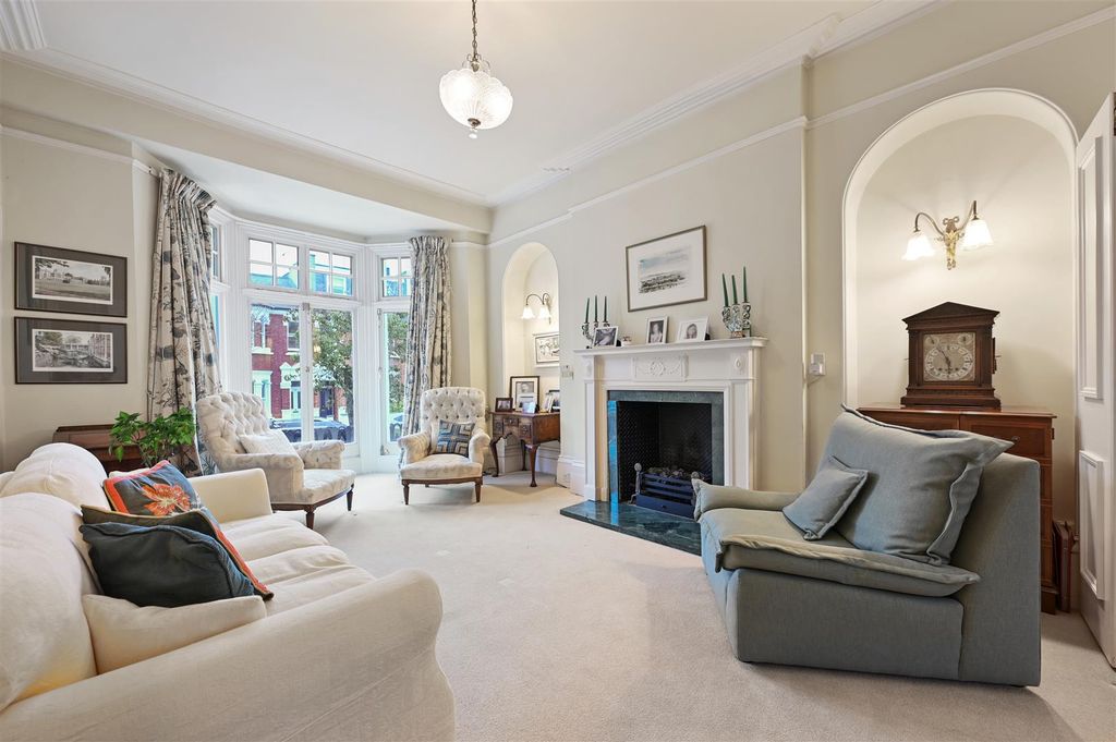 Property photo 2 of 12 Caithness Road