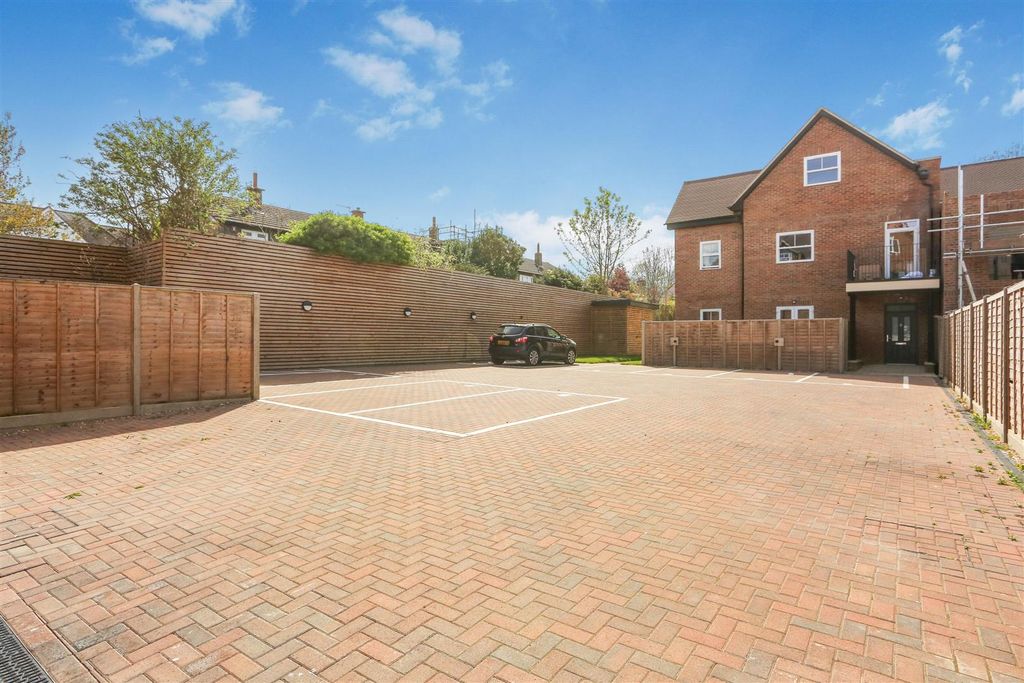 Property photo 2 of 13 1685129273 - Ext - 4.Jpg