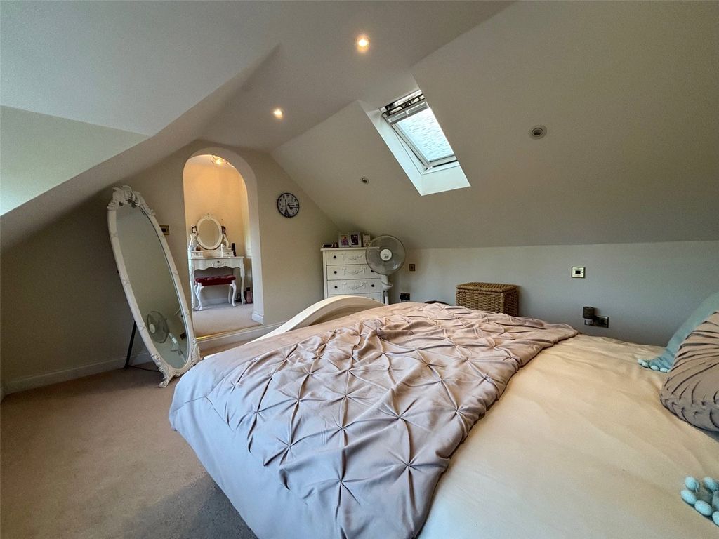 Property photo 3 of 20 Picture No. 32
