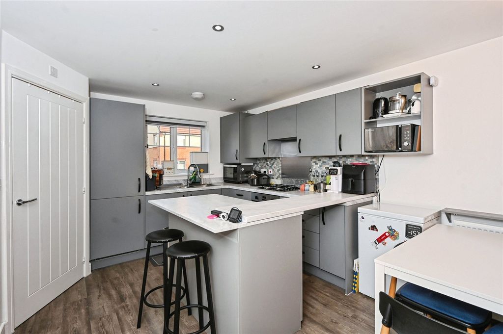 Property photo 3 of 17 Picture No. 12