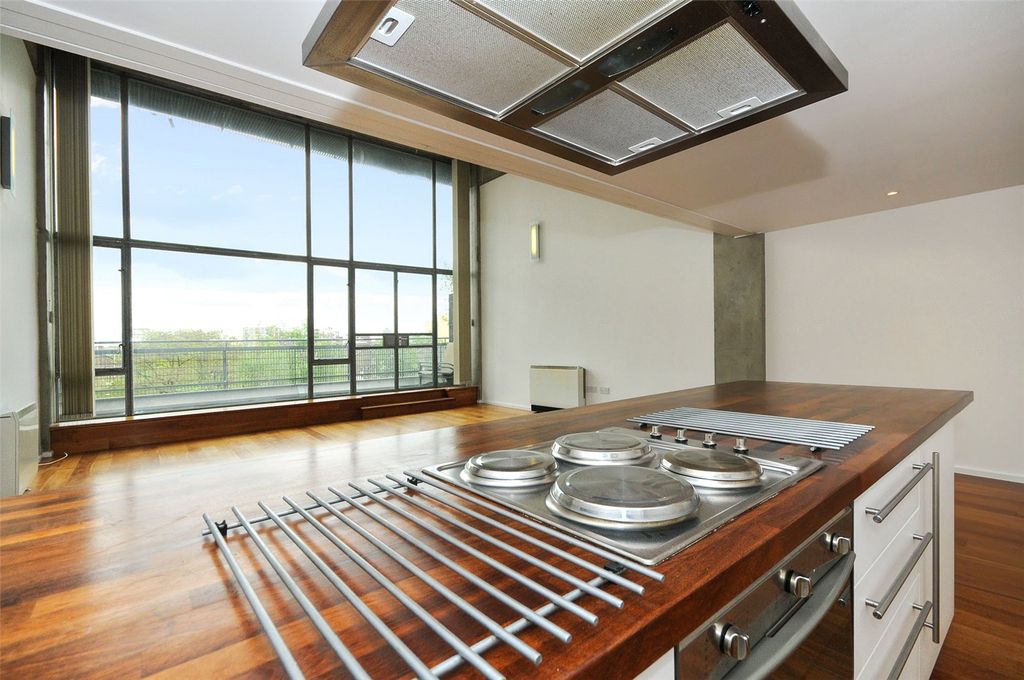 Property photo 3 of 8 Picture No. 06