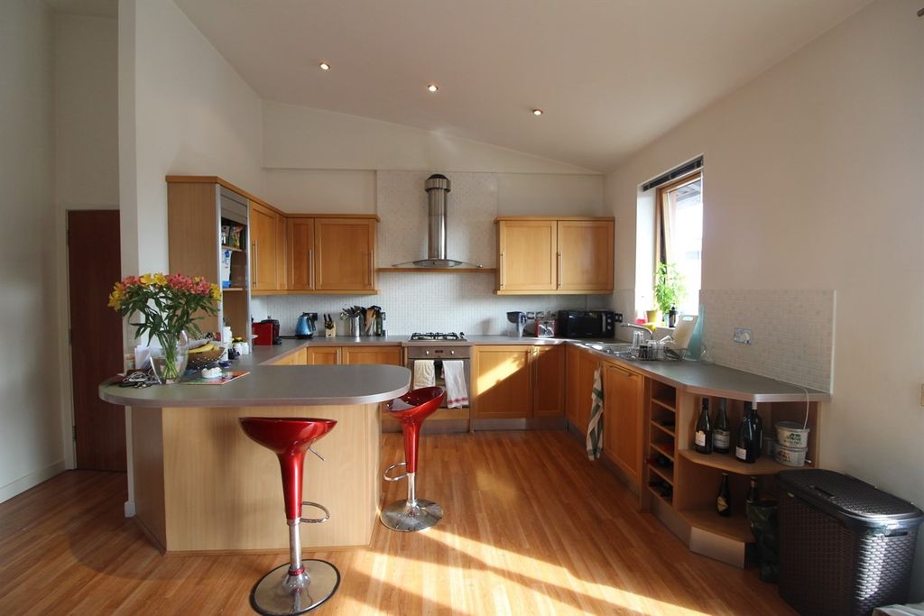 Property photo 2 of 7 Kitchen