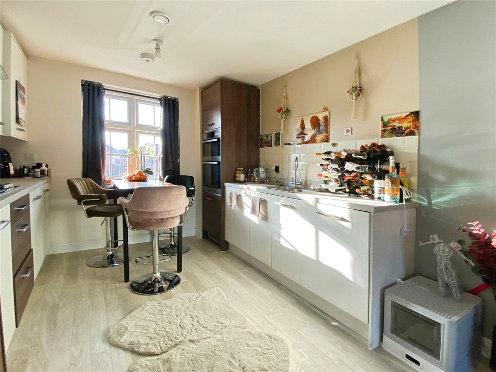 Property photo 3 of 8 Picture No. 21