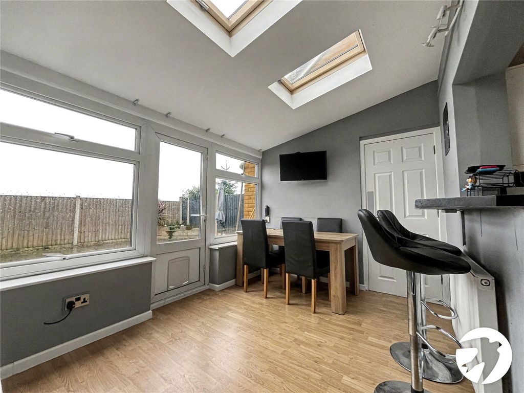 Property photo 3 of 11 Picture No. 14