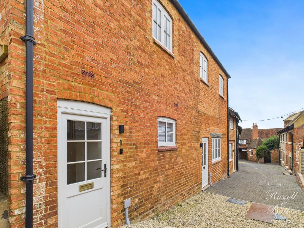 Property photo 1 of 9 Cam01995G0-Pr0351-Still017