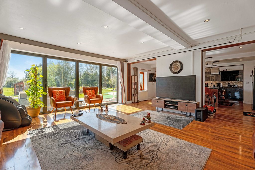 Property photo 3 of 39