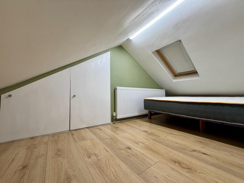 Property photo 1 of 5 Bedroom