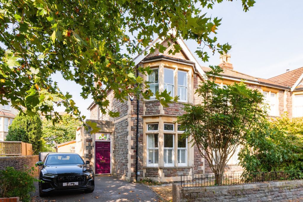 Property photo 1 of 19 External