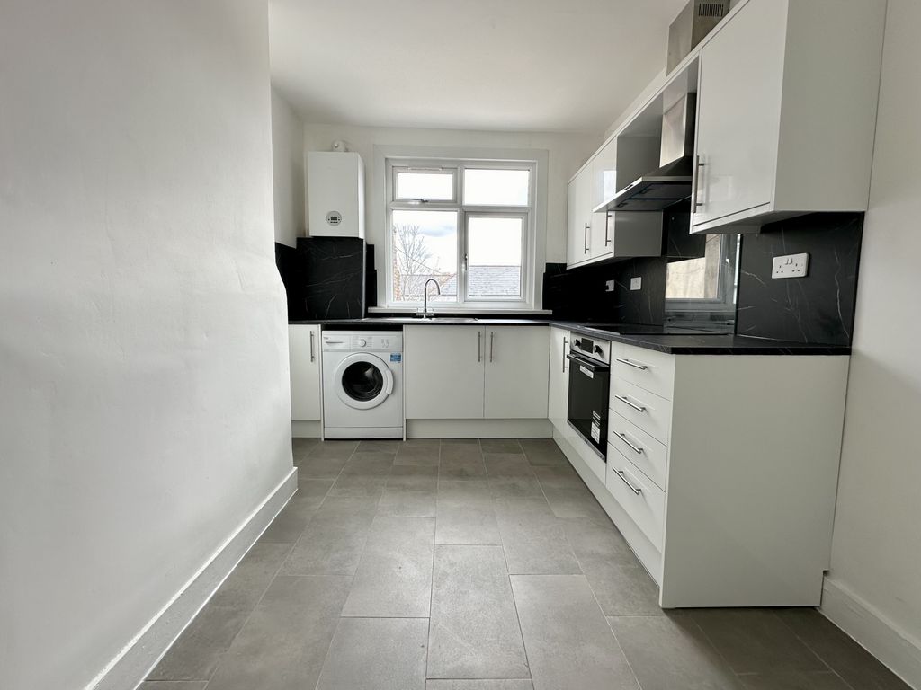 Property photo 2 of 8 Kitchen