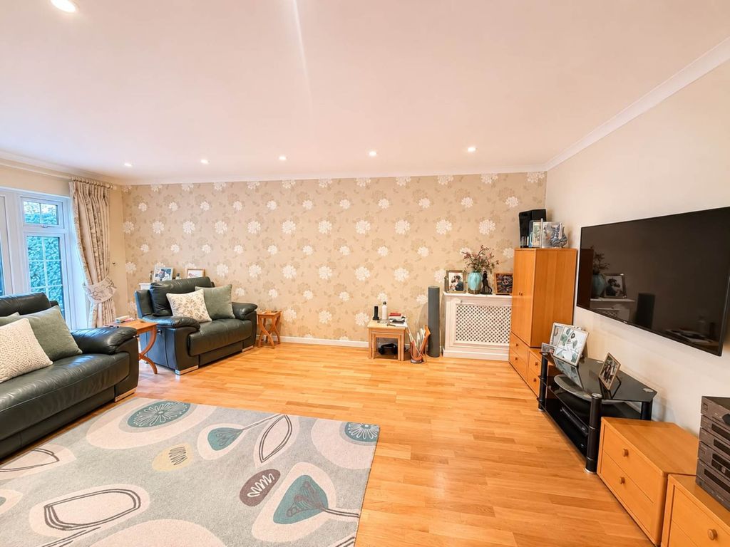 Property photo 3 of 19