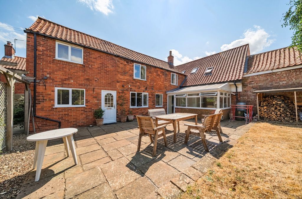 Property photo 1 of 24 1498718-21-6A6A0828318E3