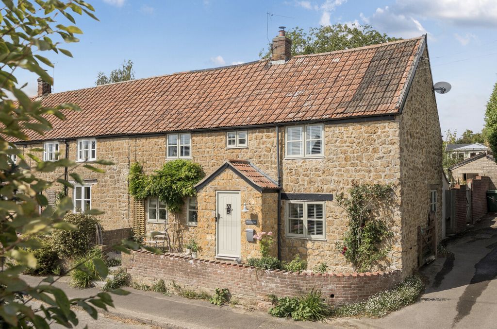 Property photo 1 of 28 1344818-1-68Adbaf...
