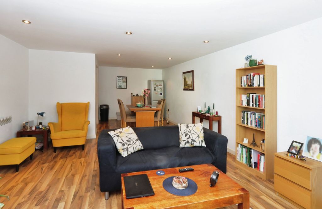 Property photo 3 of 17 Photography