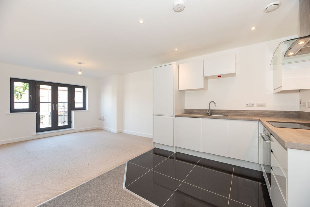 Property photo 2 of 21