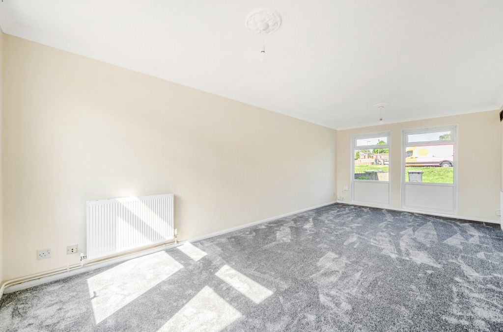 Property photo 2 of 12 1452903-6-69Fb1c3...