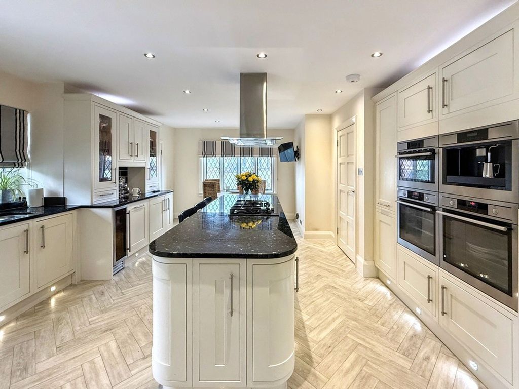 Property photo 2 of 36