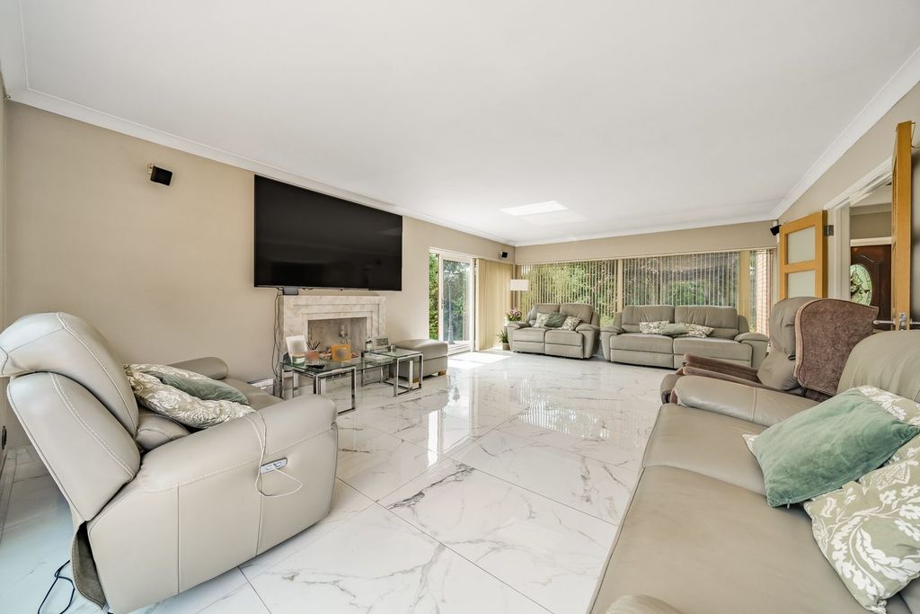 Property photo 3 of 23