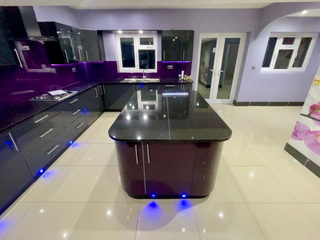 Property photo 2 of 18 Image