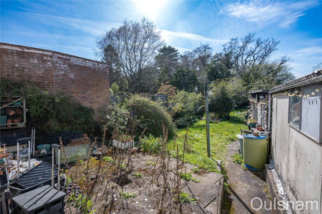 Property photo 2 of 18 Picture No. 13