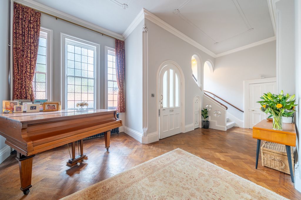 Property photo 2 of 30