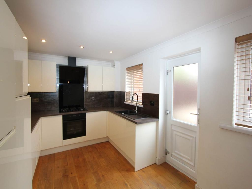 Property photo 2 of 8 Kitchen