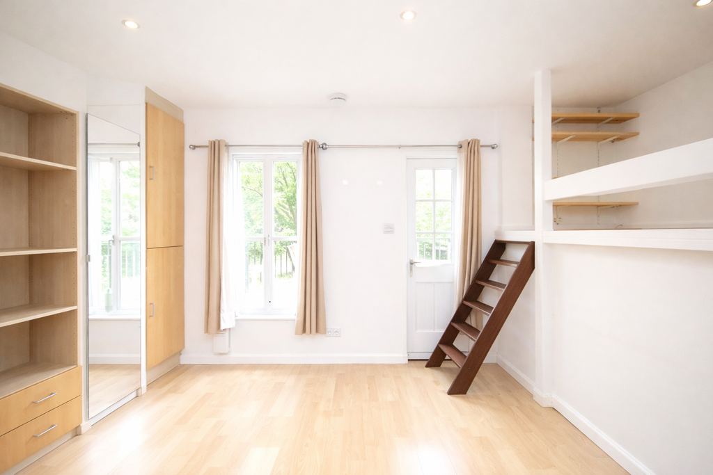 Property photo 2 of 8 Studio