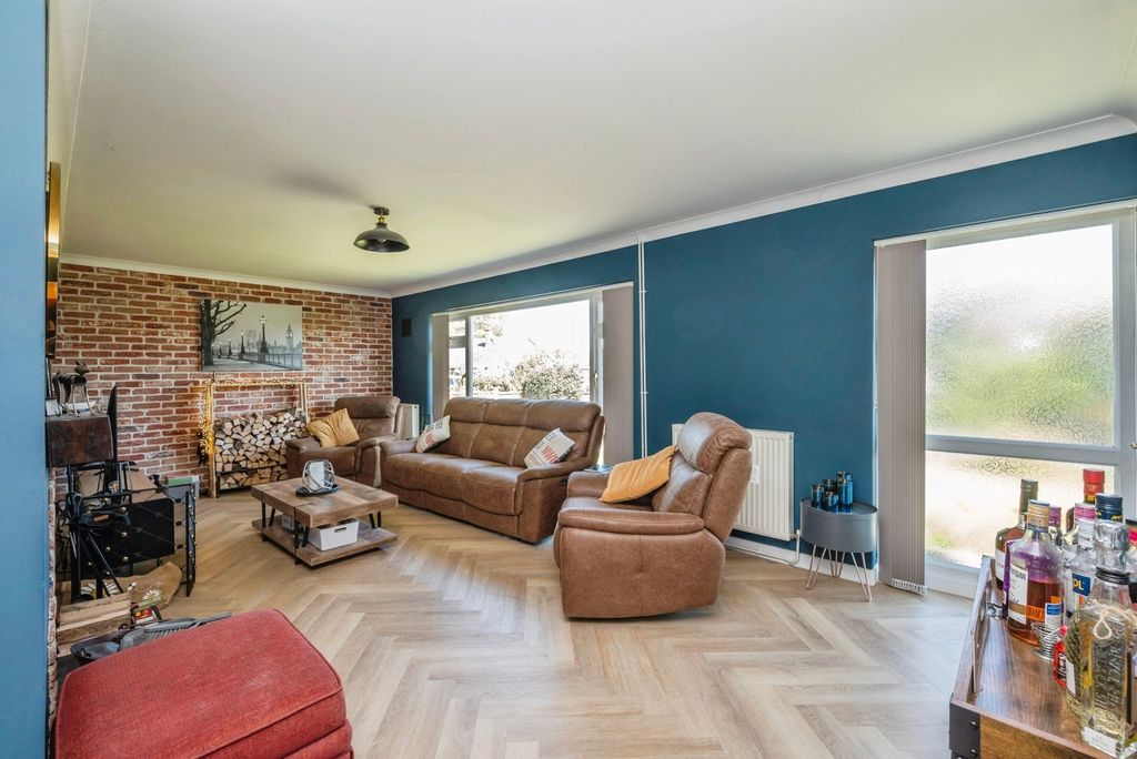 Property photo 3 of 17 Pbox-Img.Jpg