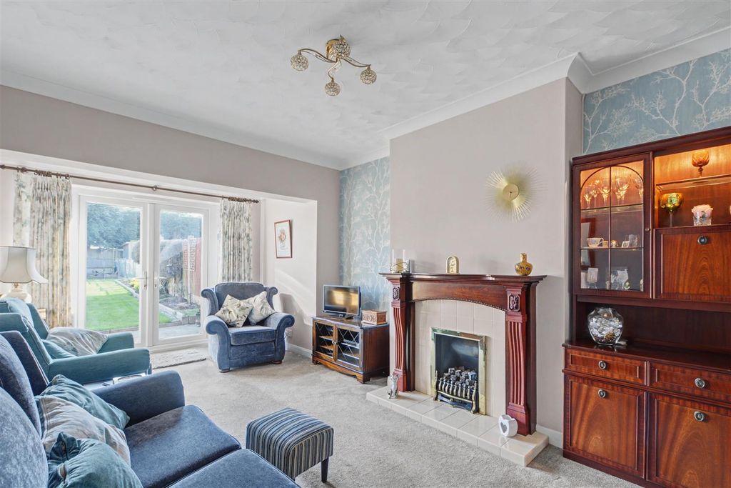 Property photo 2 of 24 Lounge_1.Jpeg