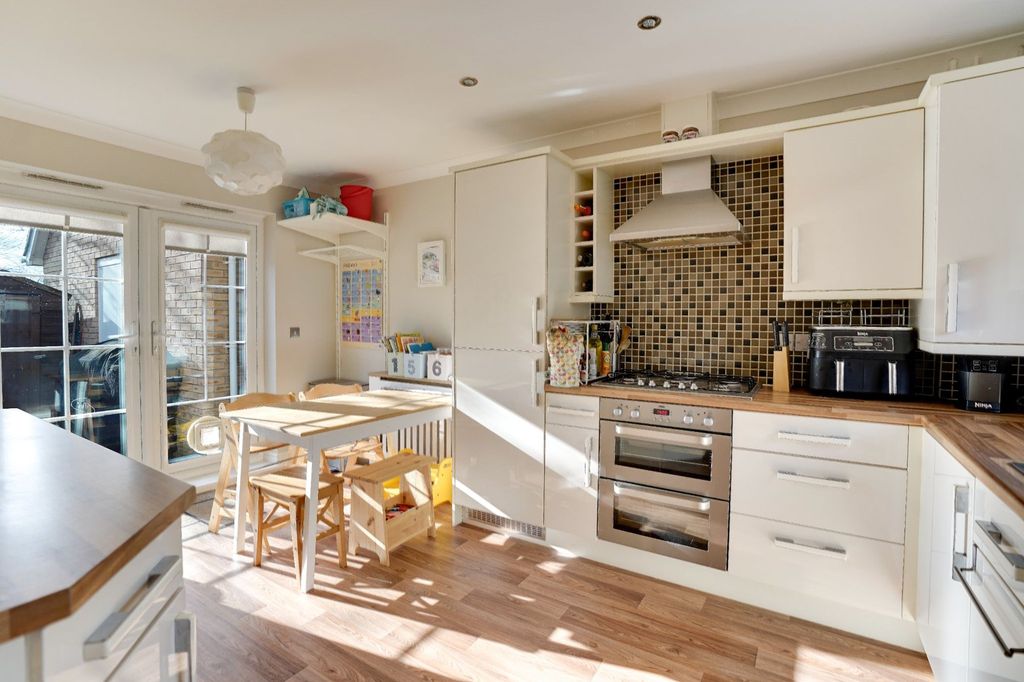 Property photo 2 of 18