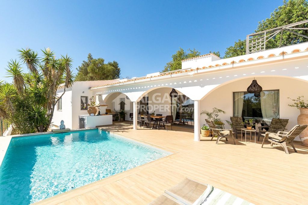 Property photo 1 of 36 Excellent Renovated 5-Bedroom Property With A Swimming Pool In Vale Judeu.