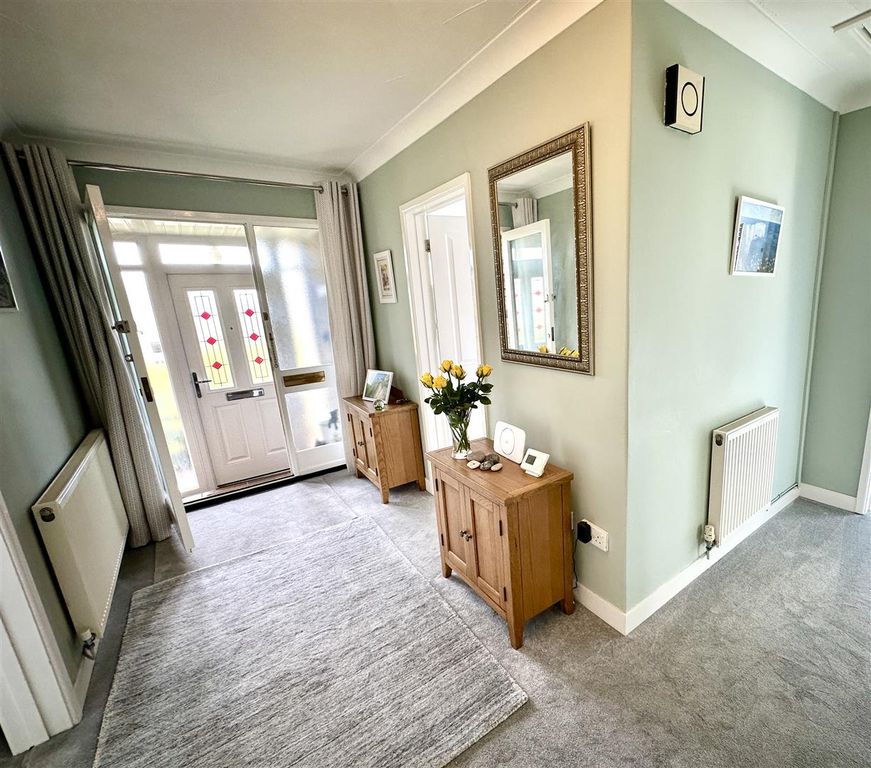 Property photo 2 of 20 Entrance Hall