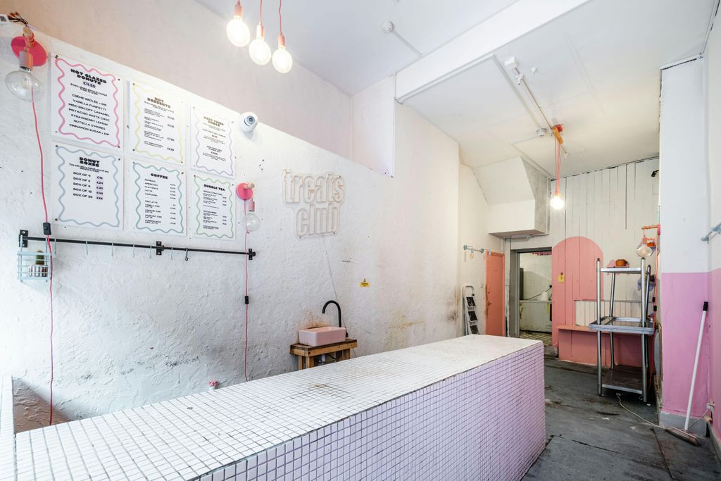 Property photo 2 of 15 Hackney Rd 8  Low Res 7.Jpg