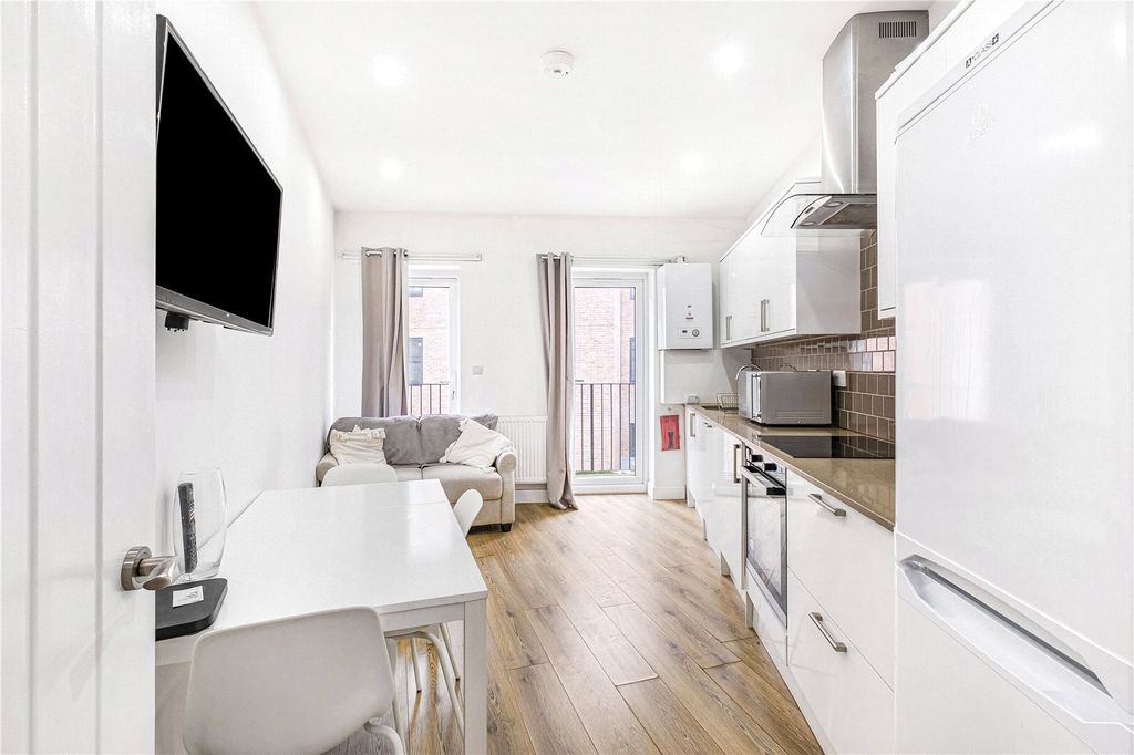 Property photo 1 of 9 Kitchen