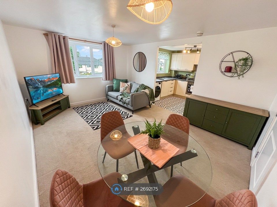 Property photo 1 of 13 Living Room