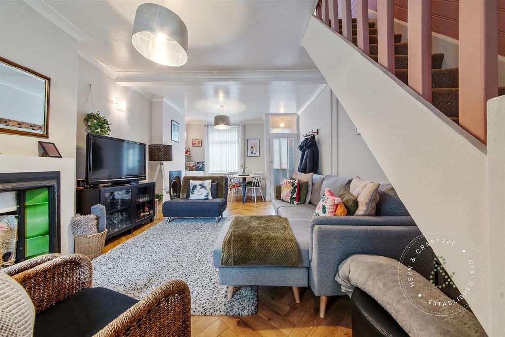 Property photo 3 of 27 Warwick-Street-13.Jpg