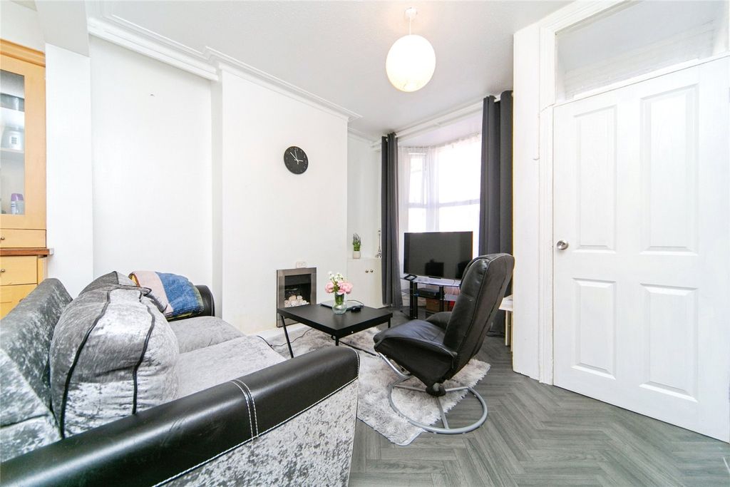 Property photo 3 of 17 Picture No. 26