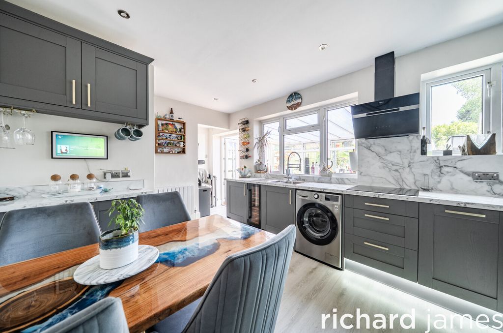 Property photo 3 of 12 966685Afac6d44E195Ec1c1E478Aa334