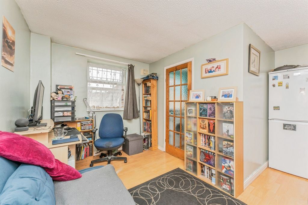 Property photo 3 of 17