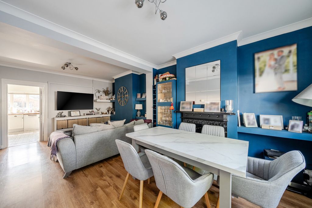 Property photo 2 of 18 1450214-8-69Ef3Ea...