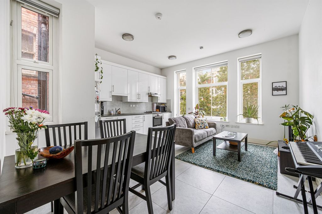 Property photo 1 of 7 (Main)