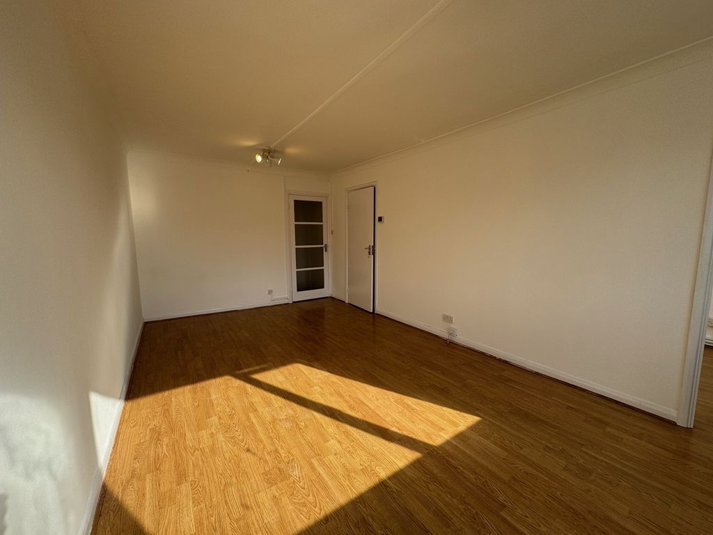 Property photo 2 of 8 Lounge 2