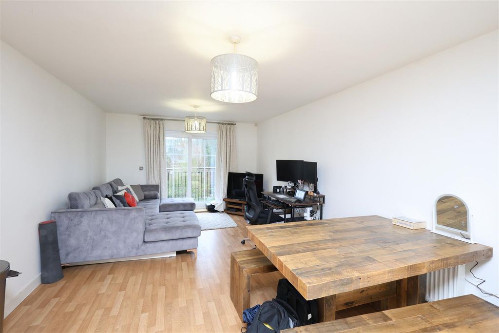 Property photo 3 of 23 Reception