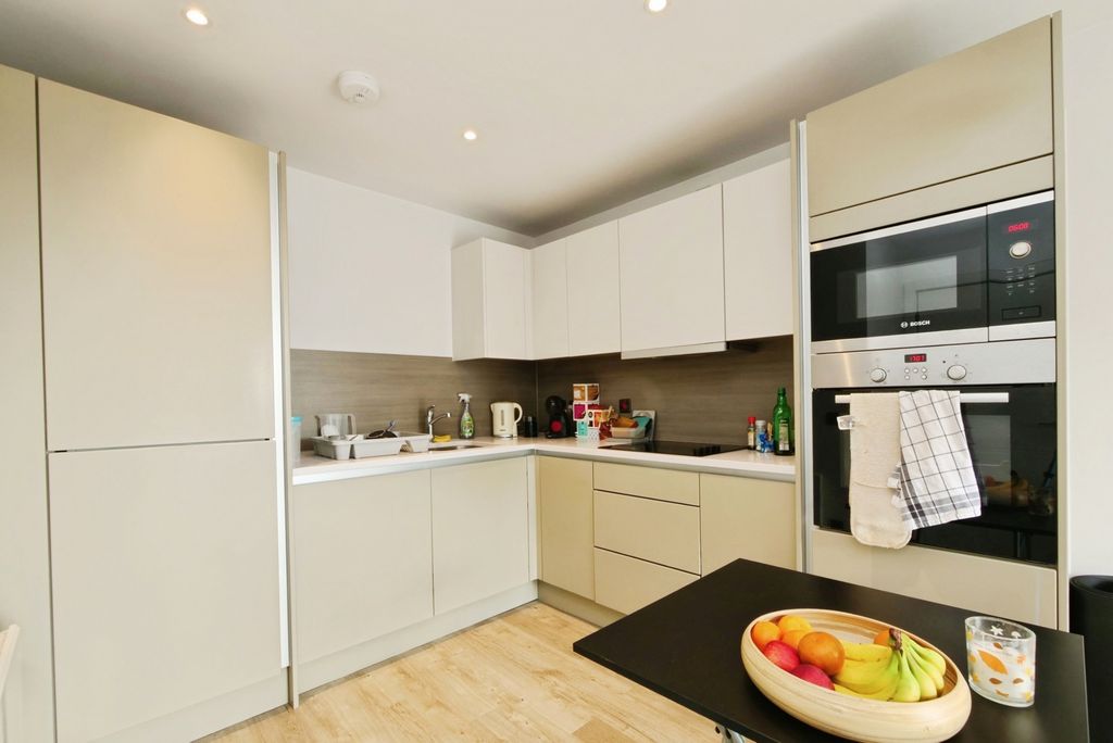 Property photo 3 of 12 Kitchen