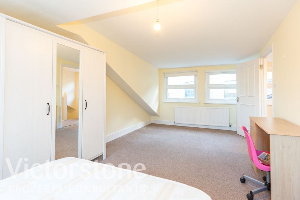 Property photo 3 of 13 1513125