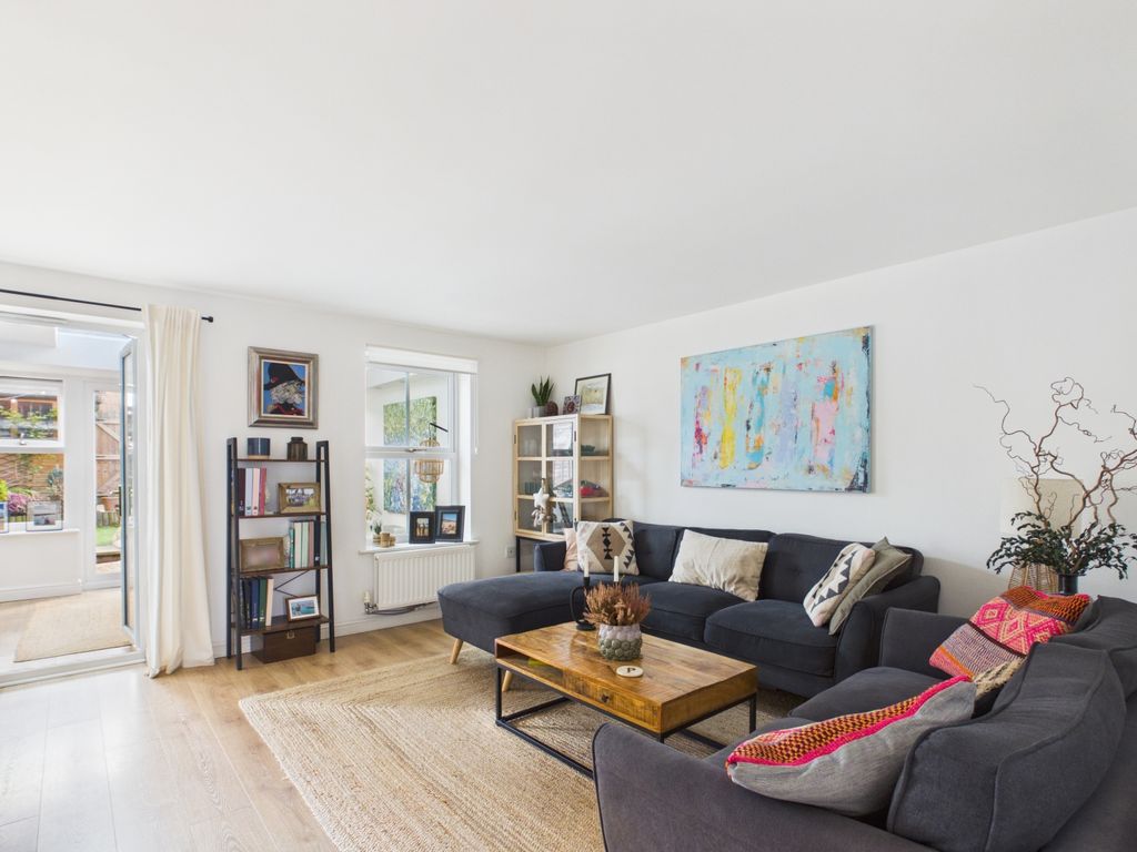 Property photo 2 of 31 Cam02366G0-Pr0144-Still007