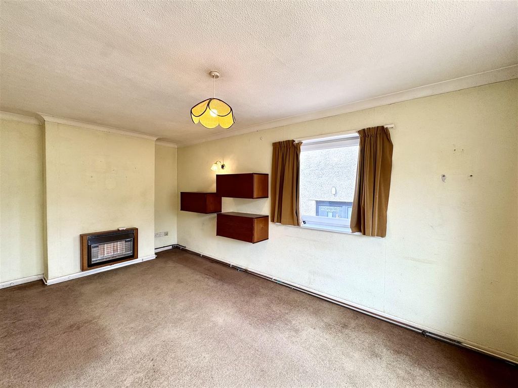 Property photo 3 of 17 Sitting Room