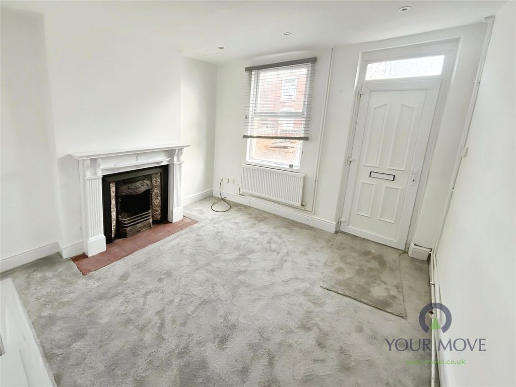 Property photo 3 of 11 Lounge