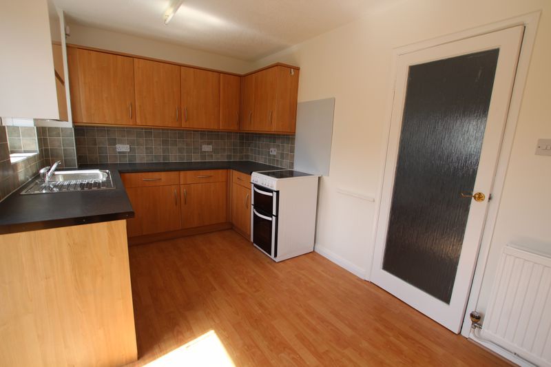 Property photo 3 of 10 Kitchen